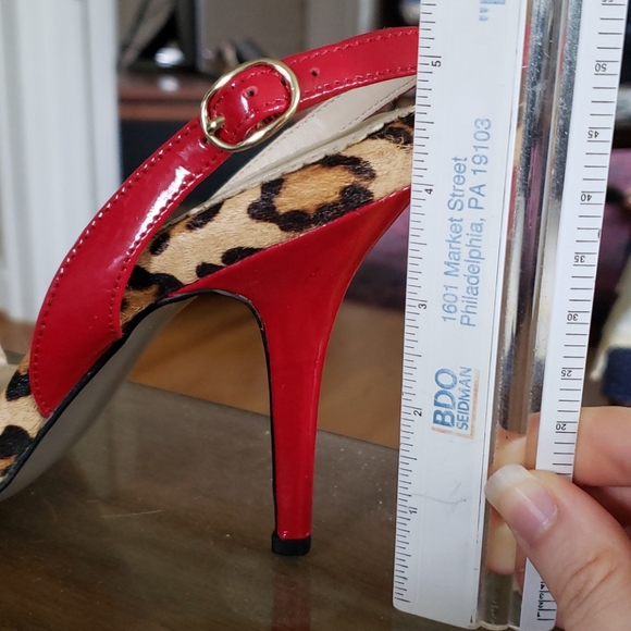G.I.L.I. NWOT Red Patent Leather Cheetah Slingbacks - Picture 11 of 11